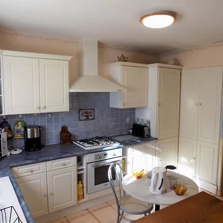 - Maison De Plain-pied Avec Jardin Clos - Quartier Residentiel *