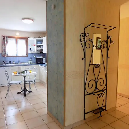 Villa - Maison De Plain-pied Avec Jardin Clos - Quartier Residentiel