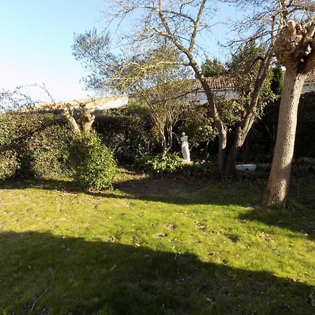 Villa - Maison De Plain-pied Avec Jardin Clos - Quartier Residentiel *